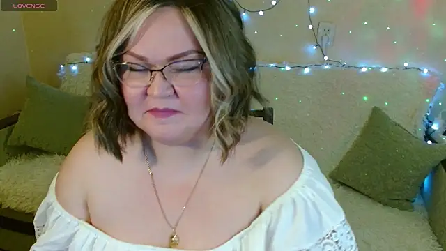 Snapshot of Vivien__wet chatting on 5, 2, 2025 Vivien wet online show from 5, 2, 2025