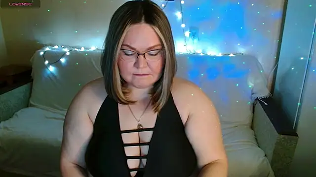 Snapshot of Vivien__wet chatting on 2, 3, 2025 Vivien wet online show from 2, 3, 2025