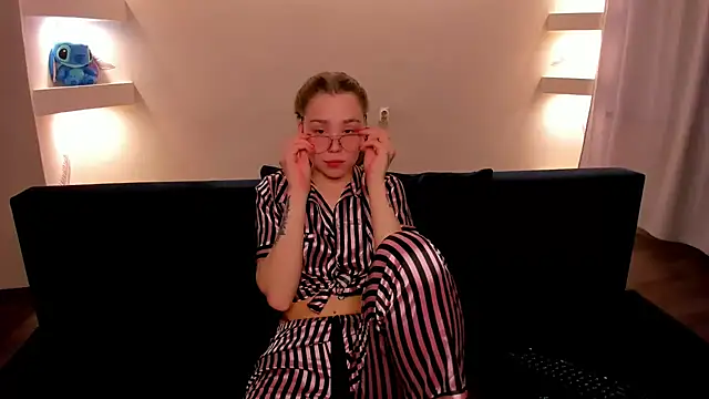 Snapshot of YourMegan chatting on 13, 10, 2025 YourMegan online show from 13, 10, 2025