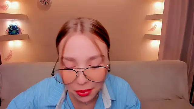 Snapshot of YourMegan chatting on 4, 11, 2025 YourMegan online show from 4, 11, 2025