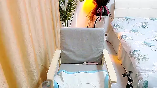 YIYI955 online show from 22, 2, 2025