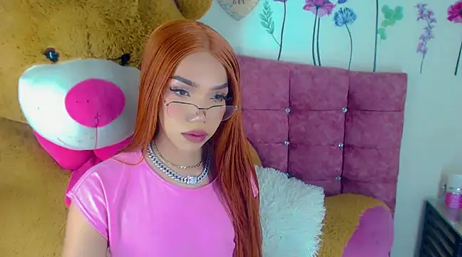 Snapshot of Khloe_Leal chatting on 4, 2, 2025 Khloe Leal online show from 4, 2, 2025