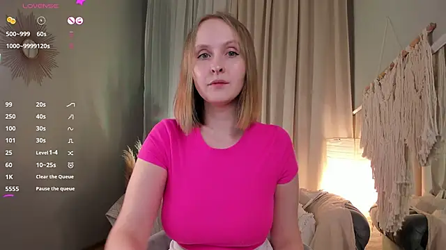 Snapshot of Agatha_Mott chatting on 8, 3, 2025 Agatha Mott online show from 8, 3, 2025