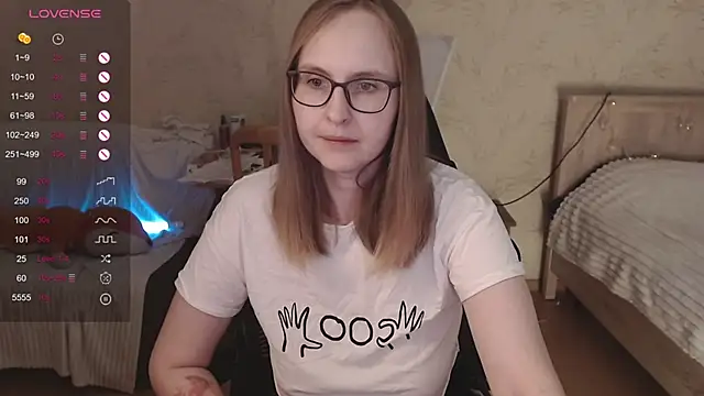 Snapshot of Agatha_Mott chatting on 5, 10, 2025 Agatha Mott online show from 5, 10, 2025