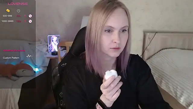 Snapshot of Agatha_Mott chatting on 11, 10, 2025 Agatha Mott online show from 11, 10, 2025