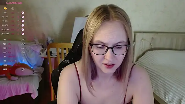 Snapshot of Agatha_Mott chatting on 26, 10, 2025 Agatha Mott online show from 26, 10, 2025