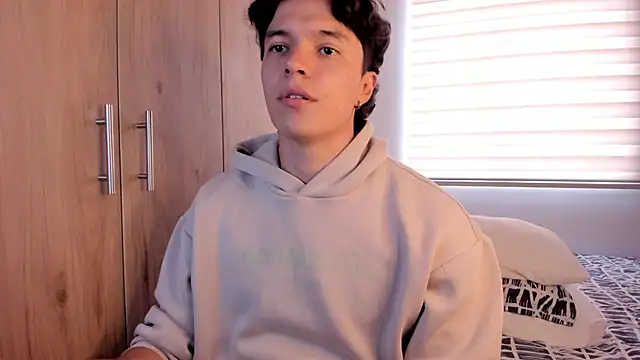 Snapshot of Mastrangelo_xxx chatting on 25, 11, 2025 Mastrangelo xxx online show from 25, 11, 2025