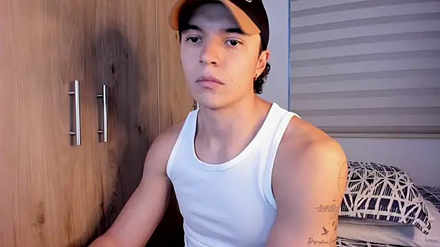 Snapshot of Mastrangelo_xxx chatting on 30, 11, 2025 Mastrangelo xxx online show from 30, 11, 2025