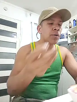 Snapshot of liamlara chatting on 1, 10, 2025 liamlara online show from 1, 10, 2025