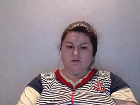 Snapshot of KiraSwee chatting on 2, 2, 2025 KiraSwee online show from 2, 2, 2025