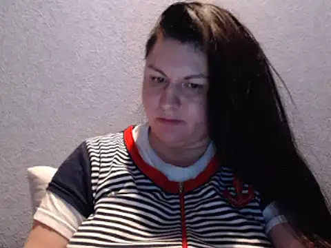 Snapshot of KiraSwee chatting on 9, 10, 2025 KiraSwee online show from 9, 10, 2025