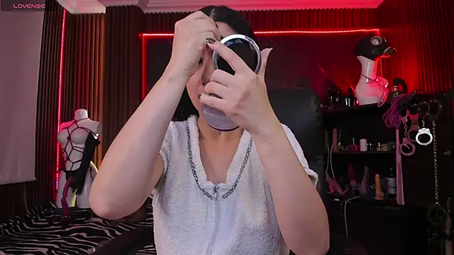 Snapshot of XiaQueen chatting on 5, 12, 2025 XiaQueen online show from 5, 12, 2025