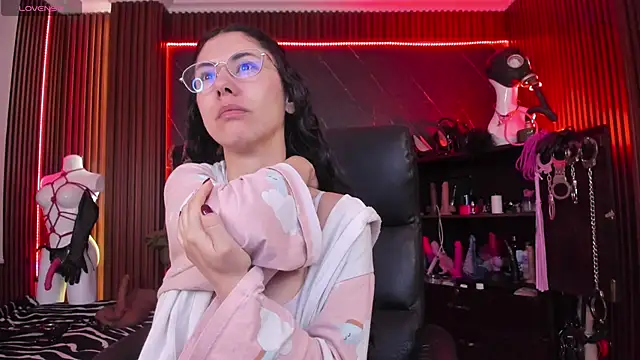 Snapshot of XiaQueen chatting on 15, 12, 2025 XiaQueen online show from 15, 12, 2025