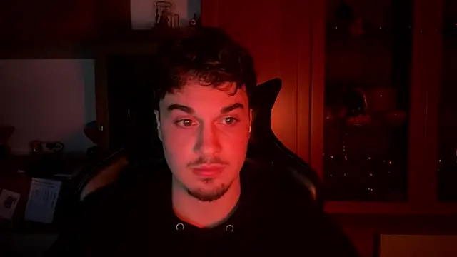 Snapshot of NaplesGuy04 chatting on 18, 2, 2025 NaplesGuy04 online show from 18, 2, 2025