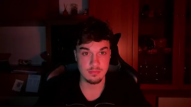 Snapshot of NaplesGuy04 chatting on 27, 2, 2025 NaplesGuy04 online show from 27, 2, 2025