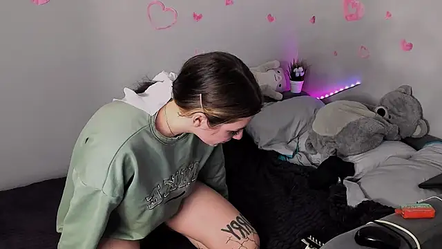 MollyMi0 online show from 24, 2, 2025