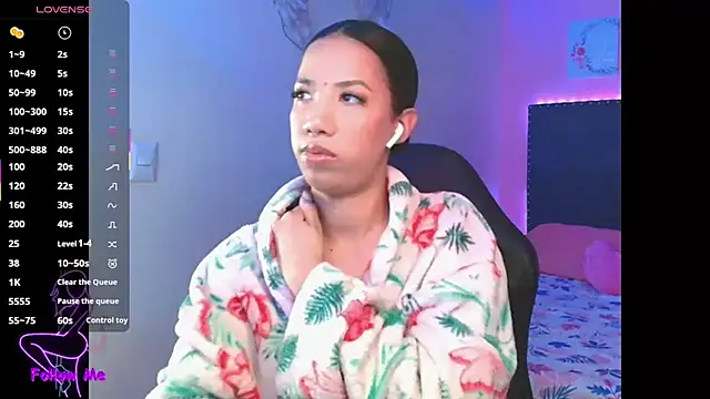 SallyWhitee online show from 17, 9, 2025