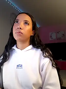 SallyWhitee online show from 9, 3, 2026