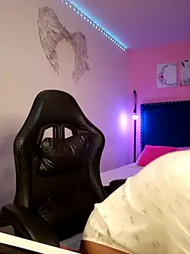 SallyWhitee online show from 17, 5, 2026