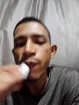 Snapshot of Mineirinho043 chatting on 2, 3, 2025 Mineirinho043 online show from 2, 3, 2025