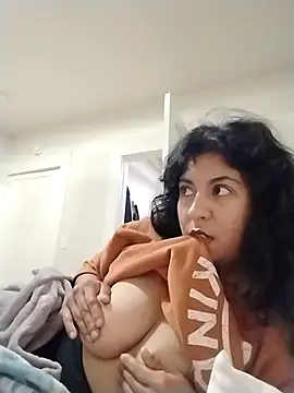 bellaxo online show from 9, 3, 2025