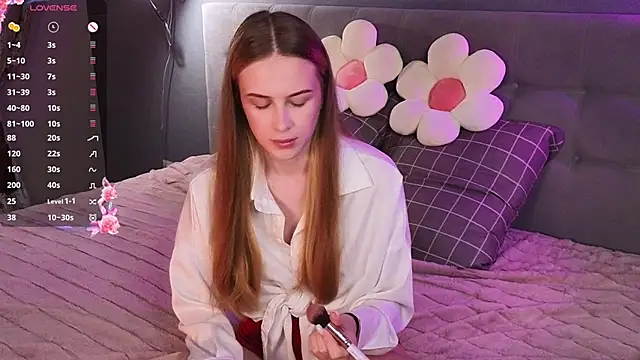 Snapshot of soft_babe chatting on 8, 9, 2025 soft babe online show from 8, 9, 2025