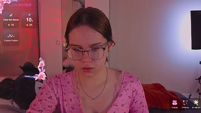 Mia Luw online show from 12, 11, 2025