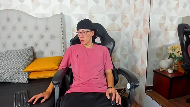 Snapshot of Gadiel_Sex chatting on 6, 3, 2025 Gadiel Sex online show from 6, 3, 2025