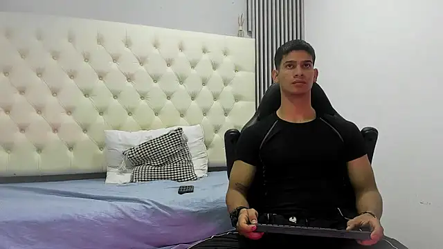 ANDRES STUD online show from 4, 3, 2026