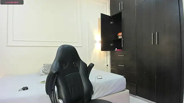 ANDRES STUD online show from 6, 5, 2026