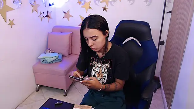 Snapshot of julieta_fn chatting on 18, 6, 2026 julieta fn online show from 18, 6, 2026