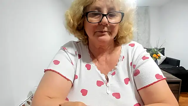 NoraJohnson6 online show from 9, 10, 2025