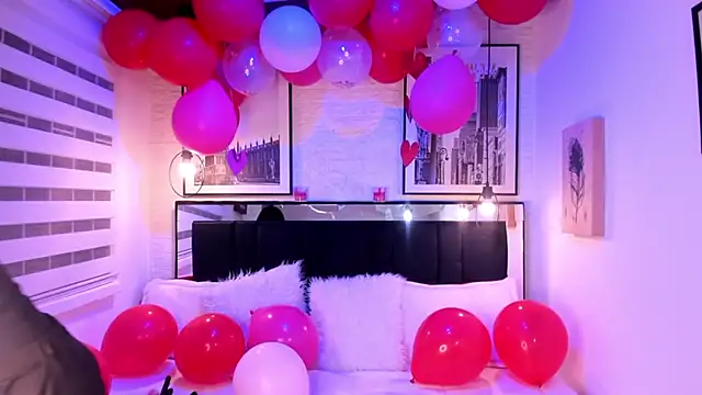 Snapshot of tylla_ chatting on 17, 2, 2025 tylla online show from 17, 2, 2025