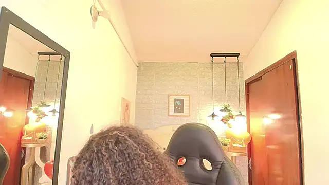 Snapshot of tylla_ chatting on 28, 2, 2025 tylla online show from 28, 2, 2025