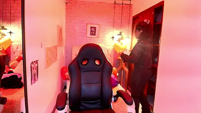 Snapshot of tylla_ chatting on 10, 3, 2025 tylla online show from 10, 3, 2025