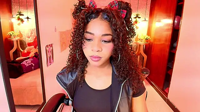 Snapshot of tylla_ chatting on 17, 3, 2025 tylla online show from 17, 3, 2025