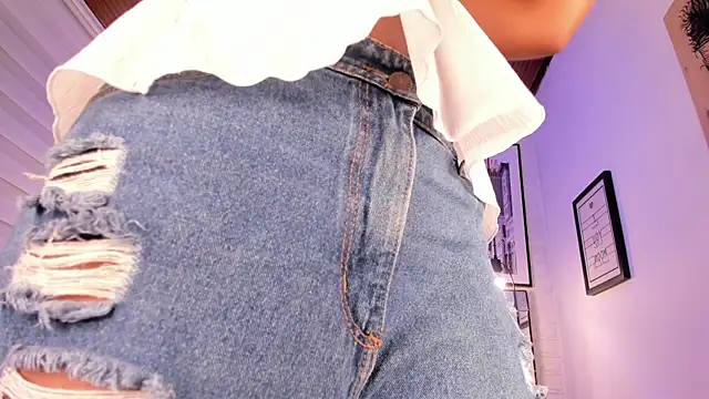 Snapshot of tylla_ chatting on 16, 10, 2025 tylla online show from 16, 10, 2025