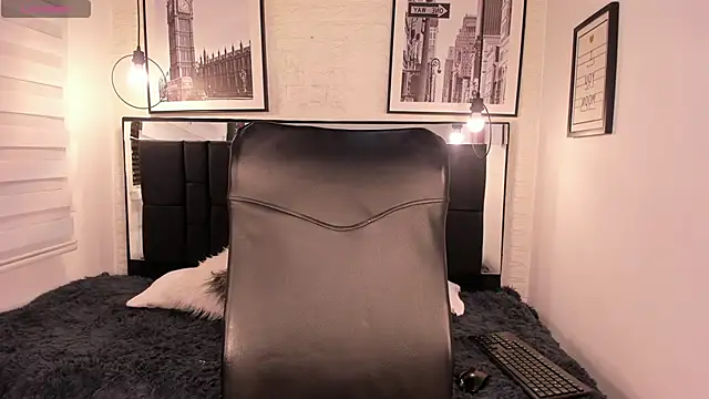 Snapshot of tylla_ chatting on 25, 10, 2025 tylla online show from 25, 10, 2025