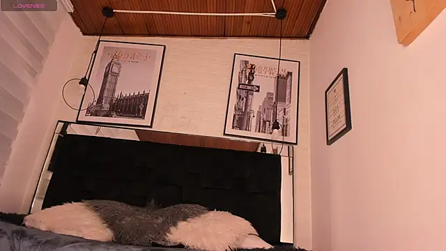 Snapshot of tylla_ chatting on 15, 11, 2025 tylla online show from 15, 11, 2025