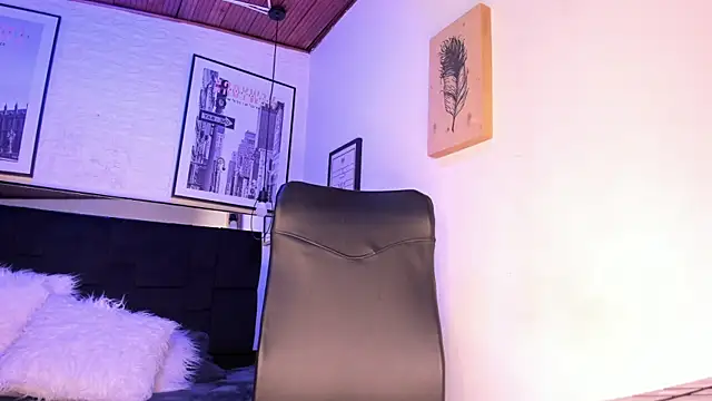 Snapshot of tylla_ chatting on 20, 12, 2025 tylla online show from 20, 12, 2025