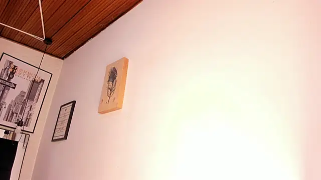 Snapshot of tylla_ chatting on 21, 12, 2025 tylla online show from 21, 12, 2025