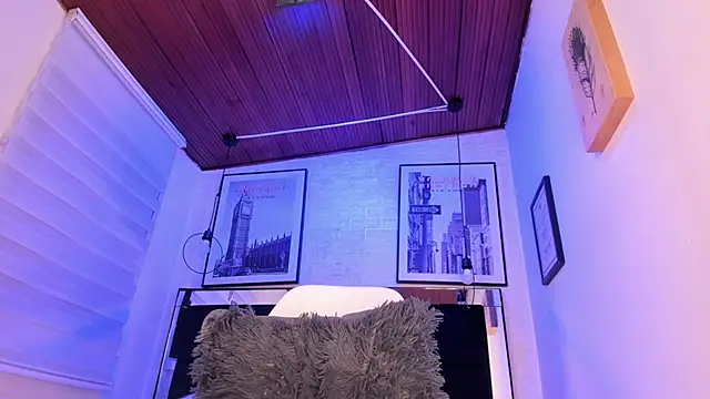 Snapshot of tylla_ chatting on 23, 12, 2025 tylla online show from 23, 12, 2025