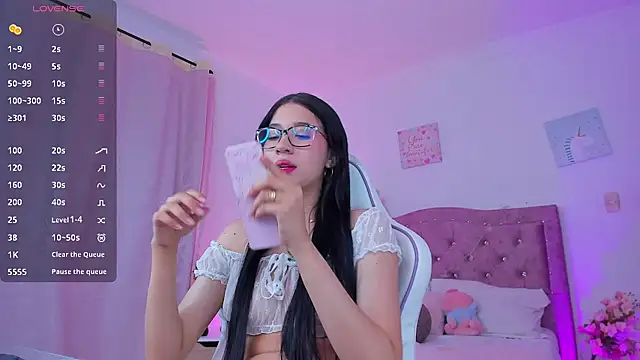 Snapshot of emilly_star chatting on 11, 3, 2025 emilly star online show from 11, 3, 2025