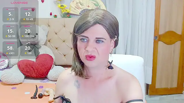 Snapshot of Dolldirtyxxx chatting on 18, 10, 2025 Dolldirtyxxx online show from 18, 10, 2025