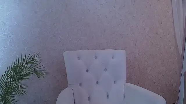 Snapshot of roxy_riot_ chatting on 4, 3, 2025 roxy riot online show from 4, 3, 2025