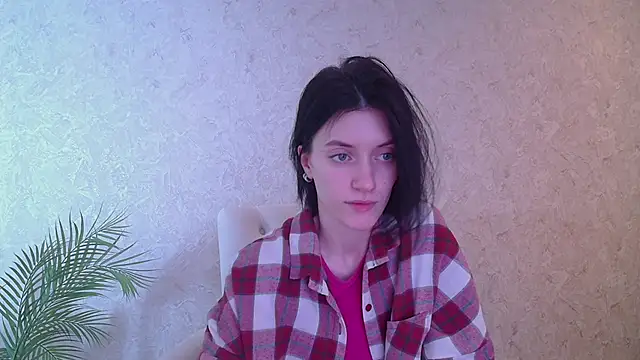 Snapshot of roxy_riot_ chatting on 4, 3, 2025 roxy riot online show from 4, 3, 2025