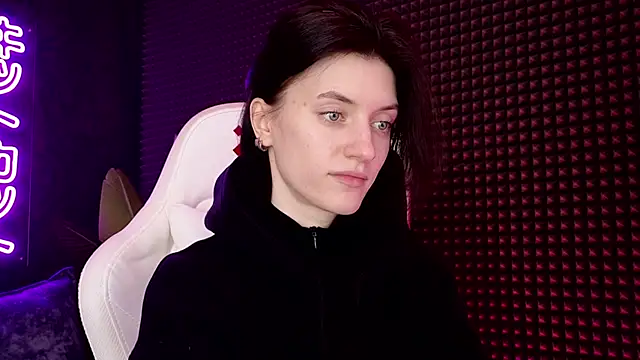 Snapshot of roxy_riot_ chatting on 8, 3, 2025 roxy riot online show from 8, 3, 2025