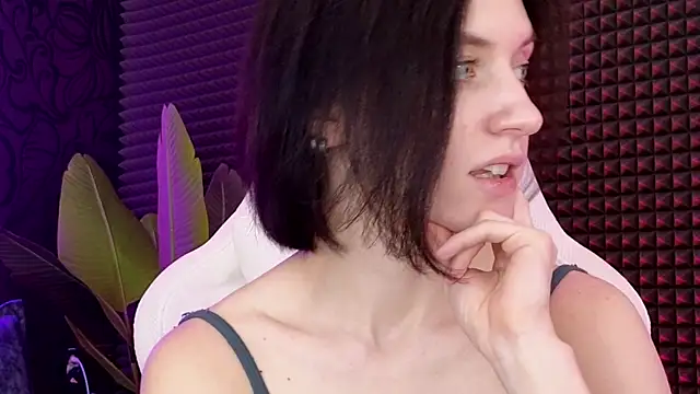 Snapshot of roxy_riot_ chatting on 10, 3, 2025 roxy riot online show from 10, 3, 2025