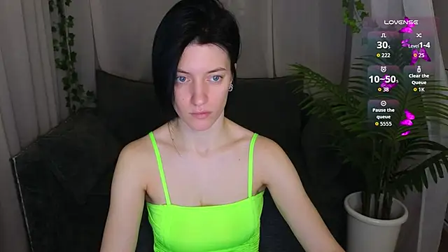 roxy riot  online show from 8, 11, 2025