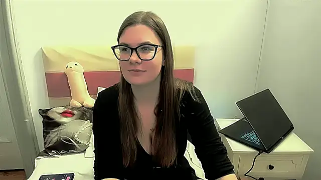 Snapshot of CarolineFlirt chatting on 5, 11, 2025 CarolineFlirt online show from 5, 11, 2025